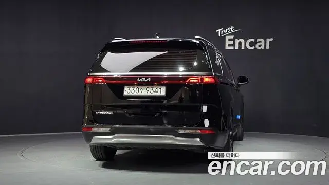 Kia Carnival 2023 — Şəkil 22/33