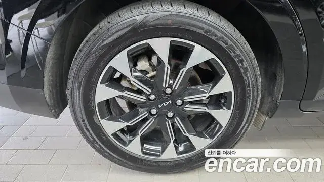 Kia Carnival 2023 — Şəkil 13/33