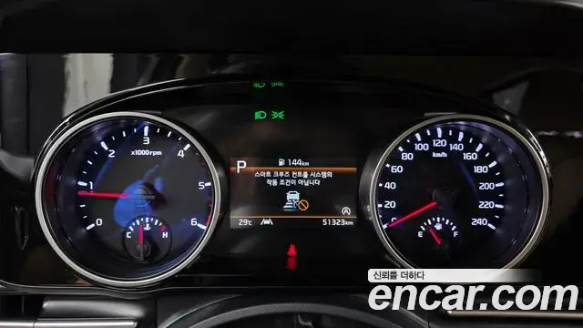 Kia Carnival 2023 — Şəkil 31/33
