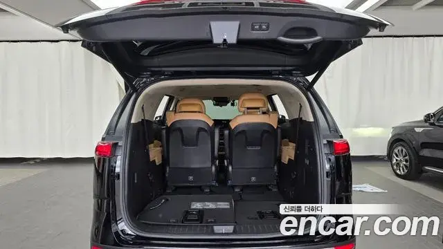 Kia Carnival 2023 — Şəkil 10/33
