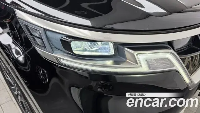 Kia Carnival 2023 — Şəkil 32/33