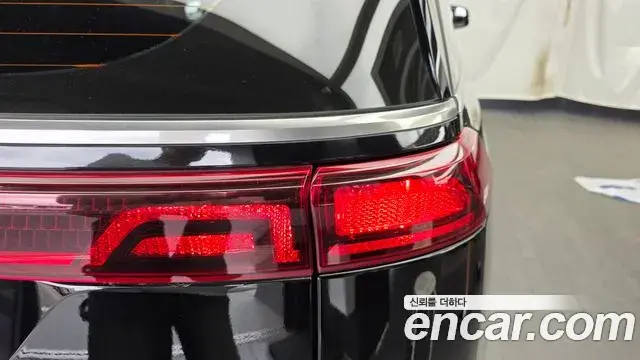 Kia Carnival 2023 — Şəkil 25/33