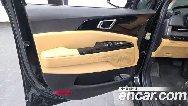 Kia Carnival 2023 — Şəkil 17/33