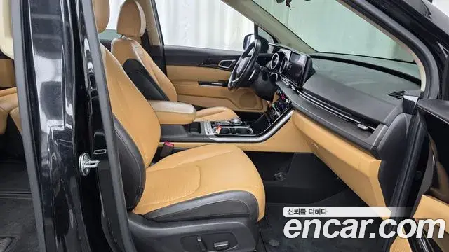 Kia Carnival 2023 — Şəkil 27/33