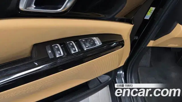 Kia Carnival 2023 — Şəkil 30/33