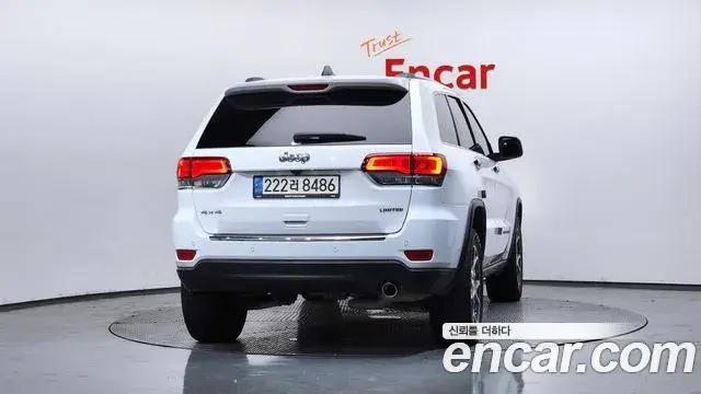 Jeep Grand Cherokee 2021 — Фото 3/20