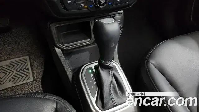 Jeep Renegade 2022 — Şəkil 28/35