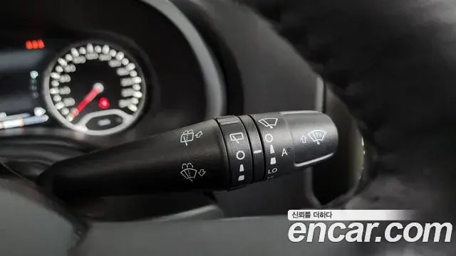 Jeep Renegade 2022 — Şəkil 30/35