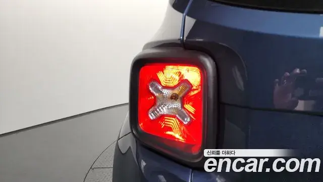 Jeep Renegade 2022 — Şəkil 29/35