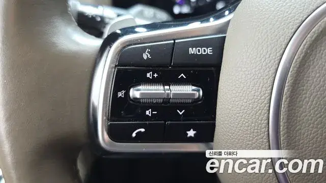 Kia Carnival 2021 — Фото 17/20
