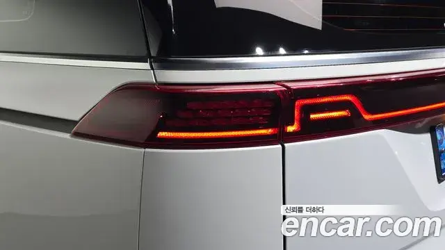 Kia Carnival 2021 — ფოტო 31/38