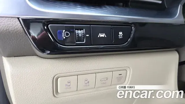 Kia Carnival 2021 — ფოტო 24/38