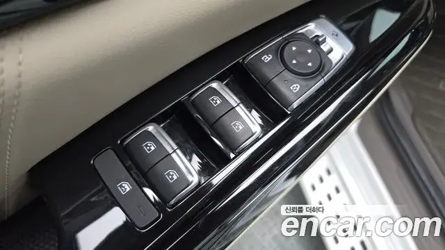 Kia Carnival 2021 — ფოტო 26/38