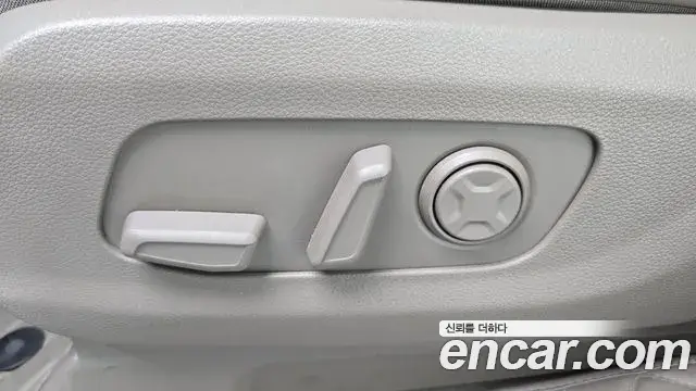 Kia Carnival 2021 — ფოტო 36/38