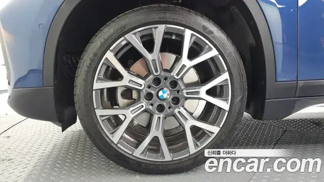 BMW X1 2022 — Şəkil 23/33