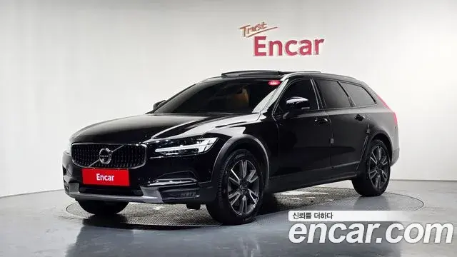 Volvo V90 Cross Country 2018 — ფოტო 32/32