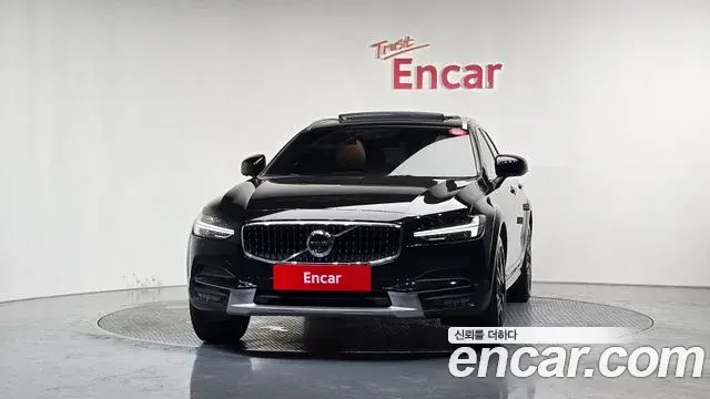 Volvo V90 Cross Country 2018 — ფოტო 8/32