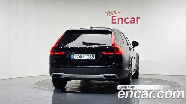 Volvo V90 Cross Country 2018 — ფოტო 20/32