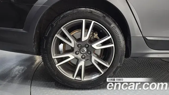 Volvo V90 Cross Country 2018 — ფოტო 12/32