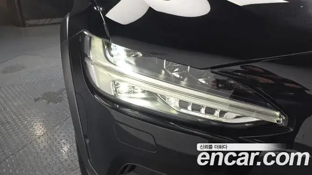 Volvo V90 Cross Country 2018 — ფოტო 31/32