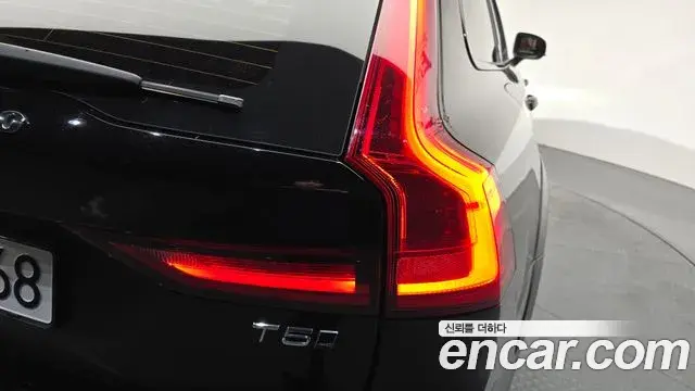 Volvo V90 Cross Country 2018 — ფოტო 27/32