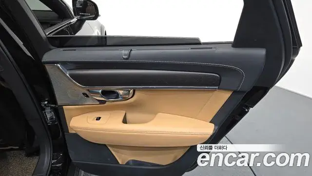 Volvo V90 Cross Country 2018 — ფოტო 24/32