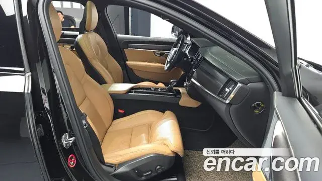 Volvo V90 Cross Country 2018 — ფოტო 10/32