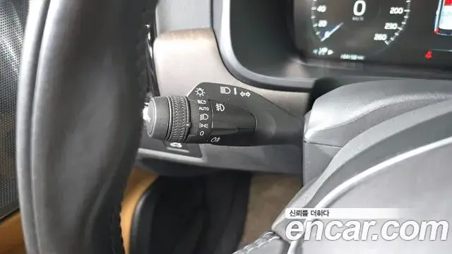 Volvo V90 Cross Country 2018 — ფოტო 25/32