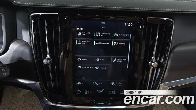 Volvo V90 Cross Country 2018 — ფოტო 26/32