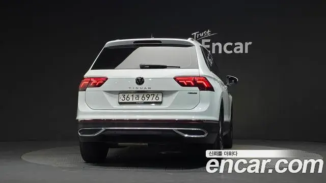 Volkswagen Tiguan 2023 — Şəkil 18/37