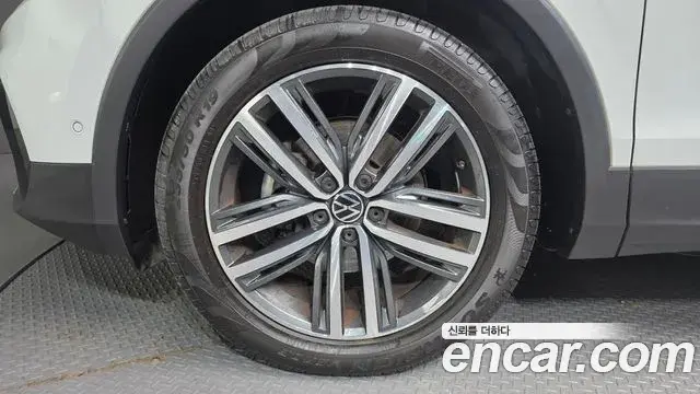 Volkswagen Tiguan 2023 — Şəkil 28/37