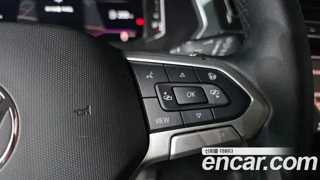 Volkswagen Tiguan 2023 — Şəkil 32/37
