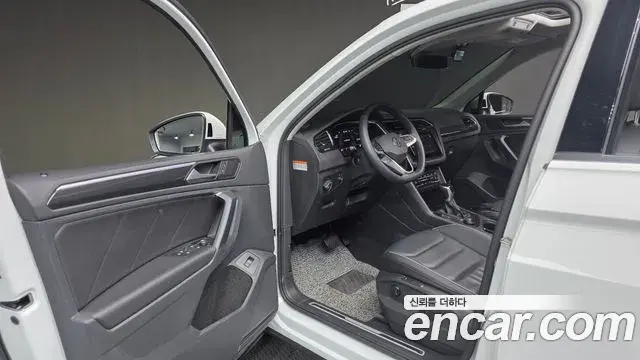 Volkswagen Tiguan 2023 — Şəkil 13/37