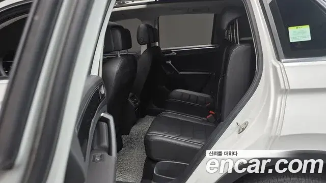 Volkswagen Tiguan 2023 — Şəkil 37/37