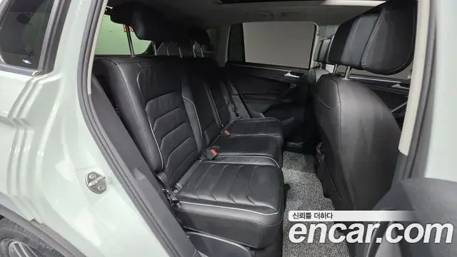 Volkswagen Tiguan 2023 — Şəkil 31/37