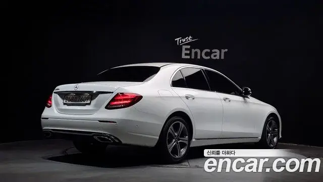 Mercedes-Benz E-Class 2019 — Фото 2/20