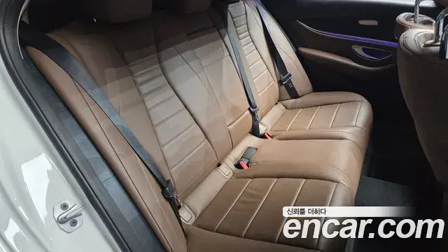 Mercedes-Benz E-Class 2019 — Фото 11/20