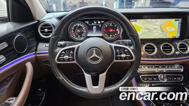Mercedes-Benz E-Class 2019 — Фото 12/20