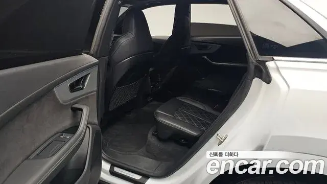 Audi Q8 2021 — ფოტო 35/37