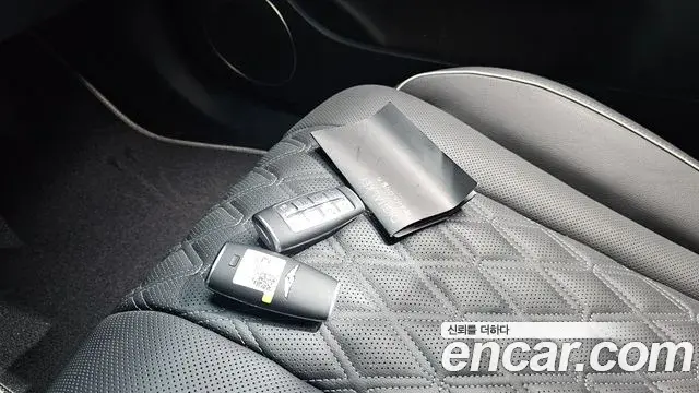 Genesis G80 2023 — ფოტო 28/32