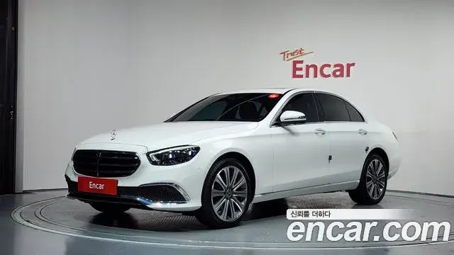 Mercedes-Benz E-Class 2023 — Фото 1/20