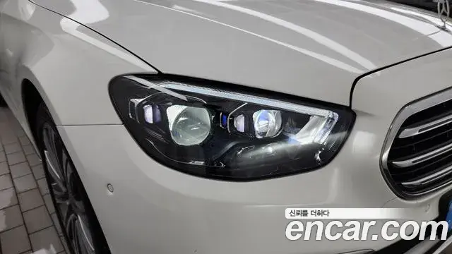 Mercedes-Benz E-Class 2023 — ფოტო 22/33