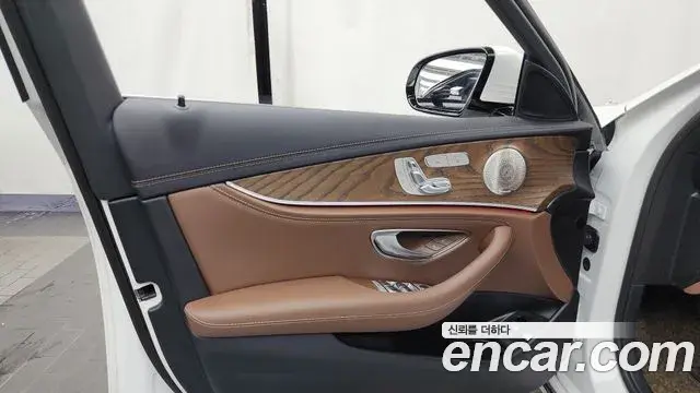 Mercedes-Benz E-Class 2023 — ფოტო 1/33