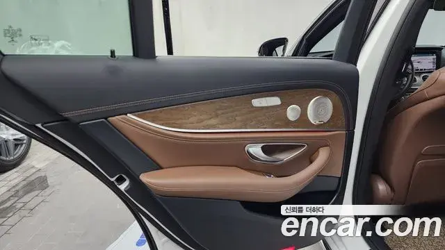 Mercedes-Benz E-Class 2023 — ფოტო 9/33