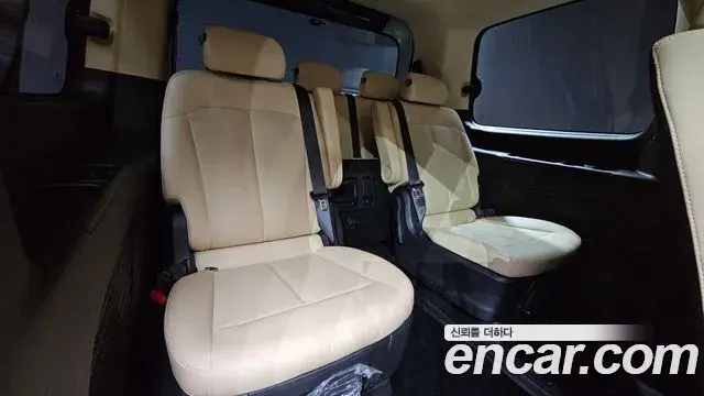 Hyundai Staria 2025 — Фото 18/19
