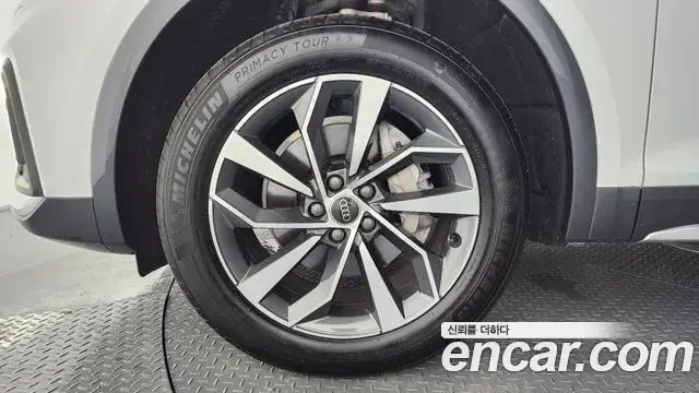 Audi Q5 2023 — ფოტო 29/35