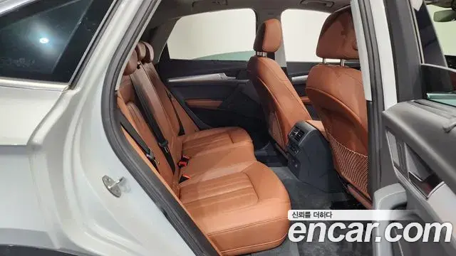 Audi Q5 2023 — ფოტო 16/35