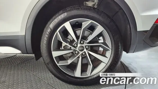 Audi Q5 2023 — ფოტო 22/35