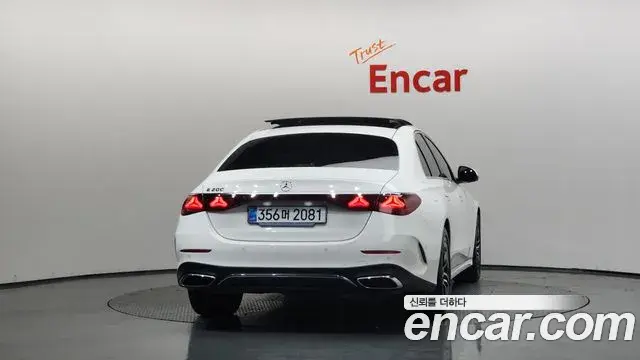 Mercedes-Benz E-Class 2025 — Фото 4/20