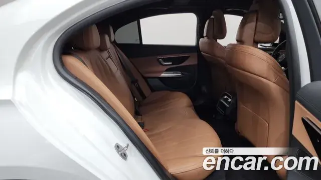 Mercedes-Benz E-Class 2025 — Фото 11/20